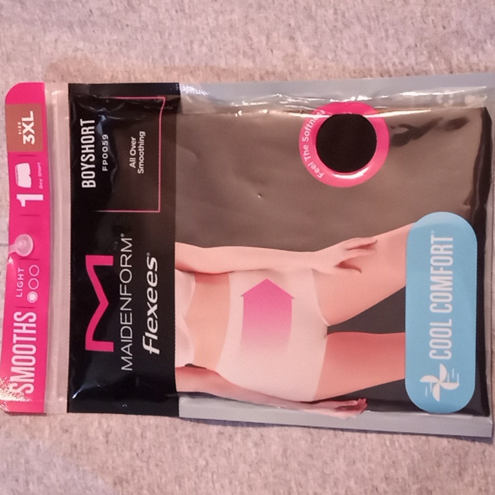 MAIDENFORM SMOOTH FLEXEES BOY SHORTS BLACK OR BEIGE